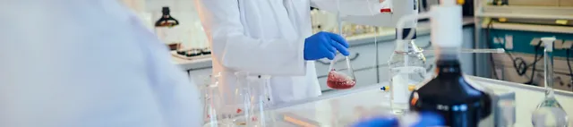 Prüfung von Futterwerten im Labor der ISF Prüfung von Futterwerten im Labor der ISF